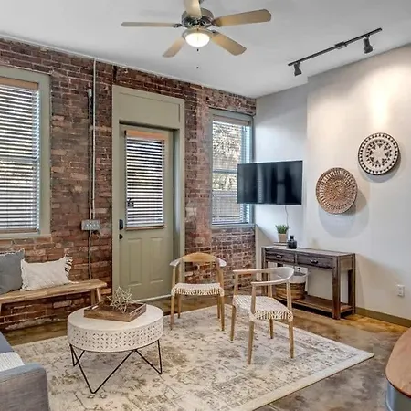Hidden-Gem 2B Towhhouse In Springfield Close To Dt And Stadium!